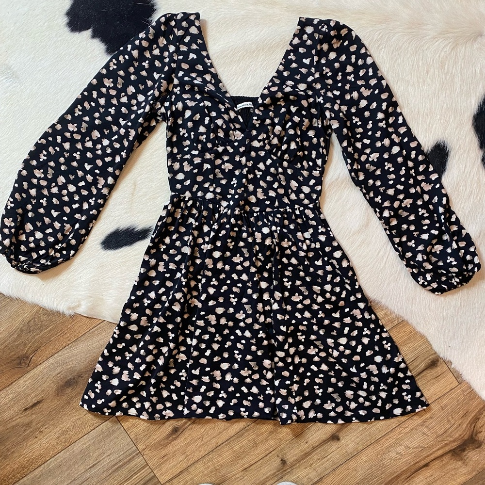 Abercrombie & Fitch mini dress, all-over animal print, V-Neck - Picture 2 of 11